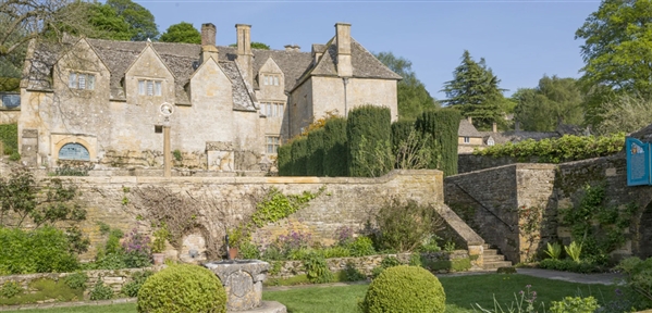 Snowsill Manor located just outside Broadway in the Cotswolds